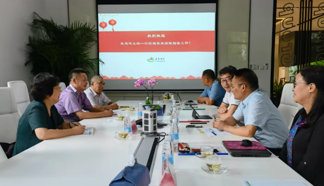 上海市農(nóng)業(yè)技術(shù)推廣服務(wù)中心朱建華主任一行蒞臨泰禾國(guó)際指導(dǎo)工作